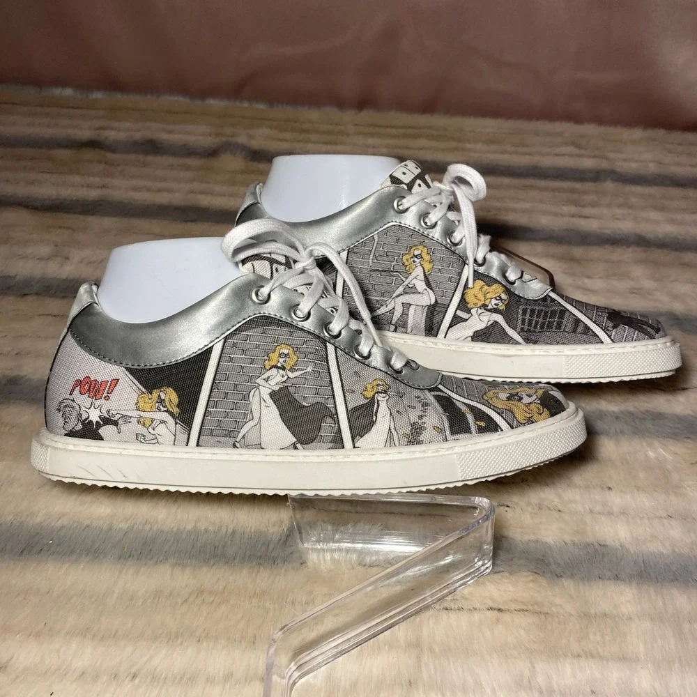 Red Needle Comic Book Print‎ Canvas Low Top Sneakers Unisex size 38EU